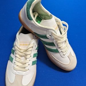 NWOT Adidas Samba size m4